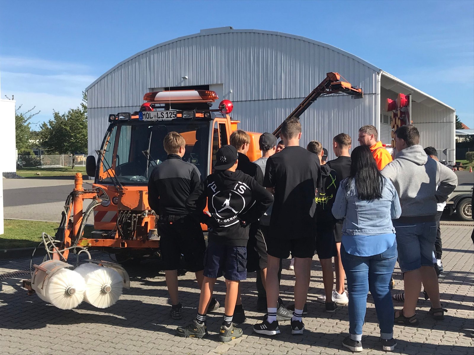 90DE3BF8-79D5-4B1B-BCCD-C57B356CF563